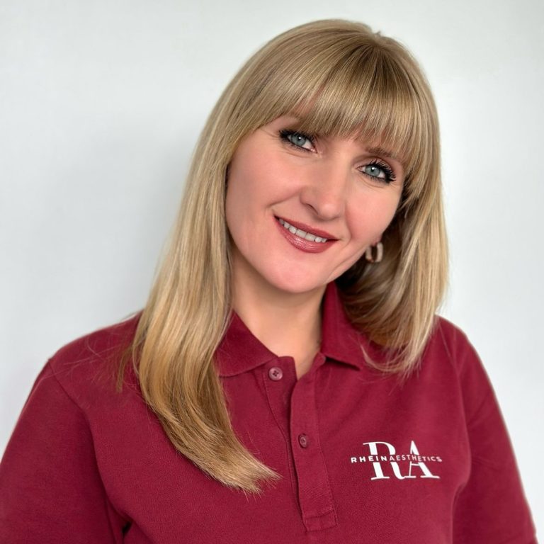 Medizinische Fachangestellte Olga Miller Foto von der medizinischen Fachangestellten in der Praxis Rheinaesthetics